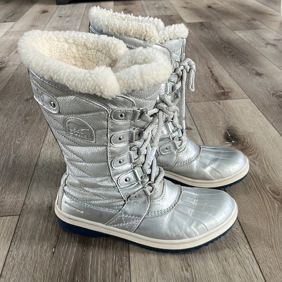 SOREL x Disney Frozen Torfino II Shearling Waterproof Boot Silver - Picture 1 of 11